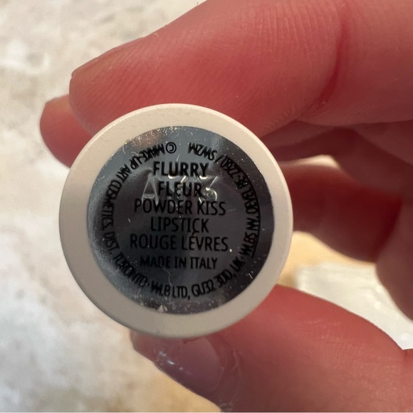 MAC HOLIDAY 2023 MINI LIPSTICK Flurry Fleur - Picture 2 of 2